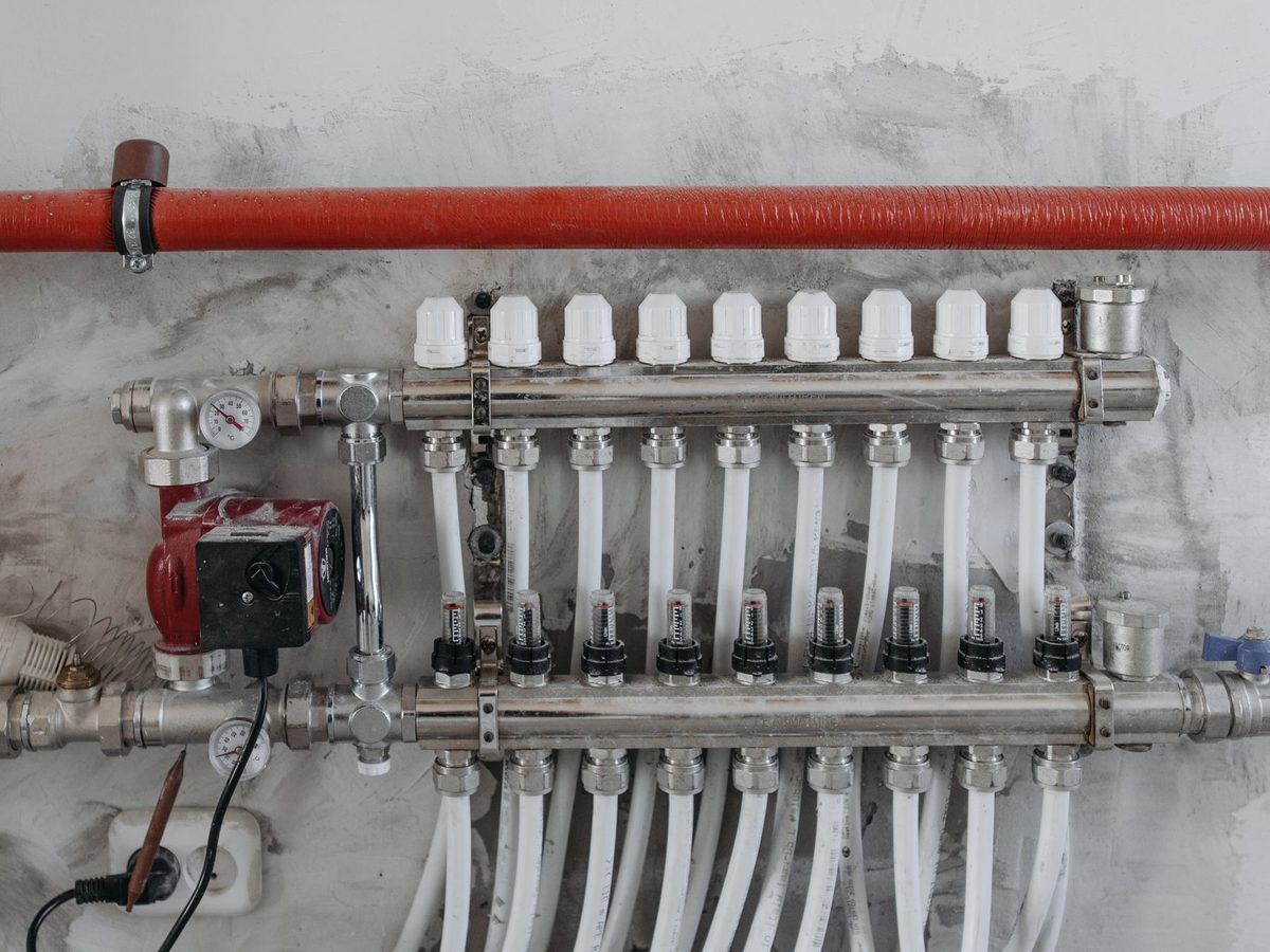 Steel manifold fitted with pressure gauges